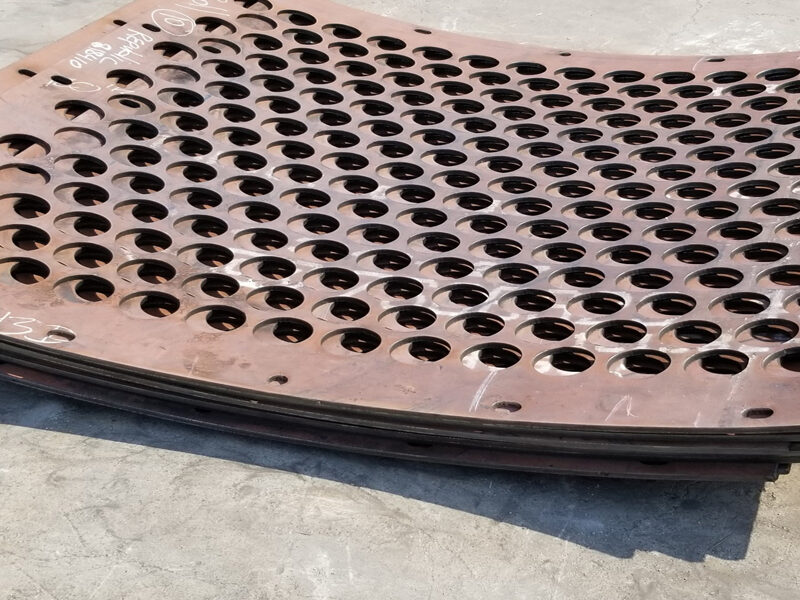 Plate Screens on the ground