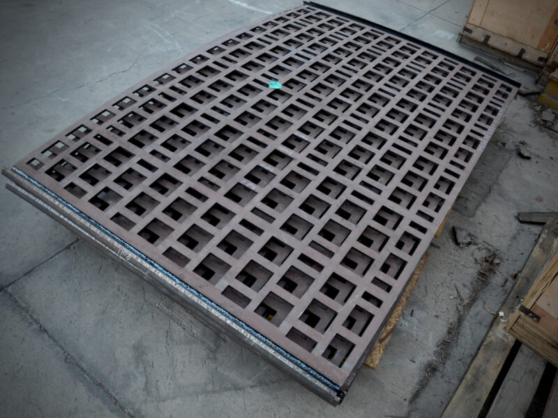 Screen plates on ground