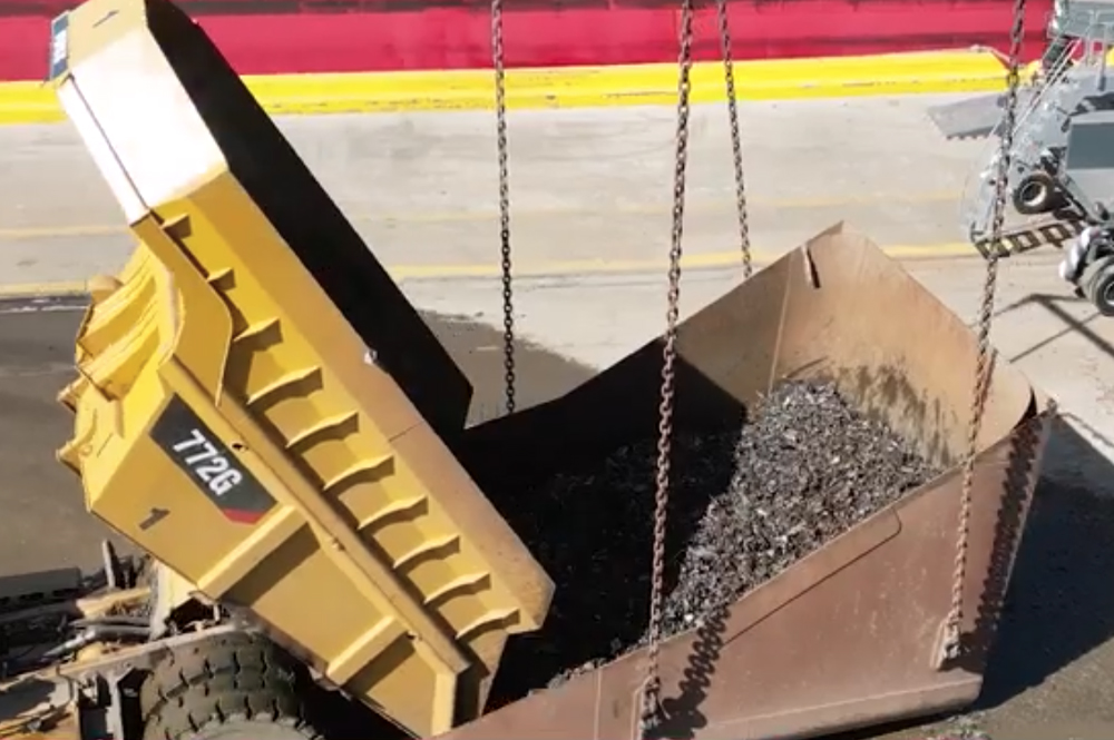 SA Recycling Skip Loader Pan in action