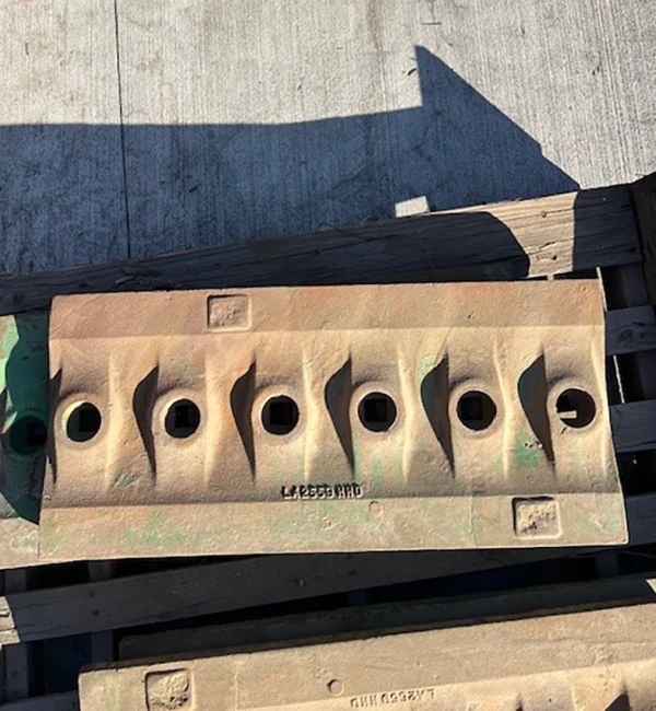 Komatsu D375 Cast Semi-U Center Blade